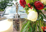 Hochzeitslimousine Rolls Royce mit Blumenschmuck